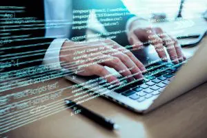 experiencia-programacion-persona-que-trabaja-codigos-computadora-1 patrones de gestión de estado en aplicaciones React