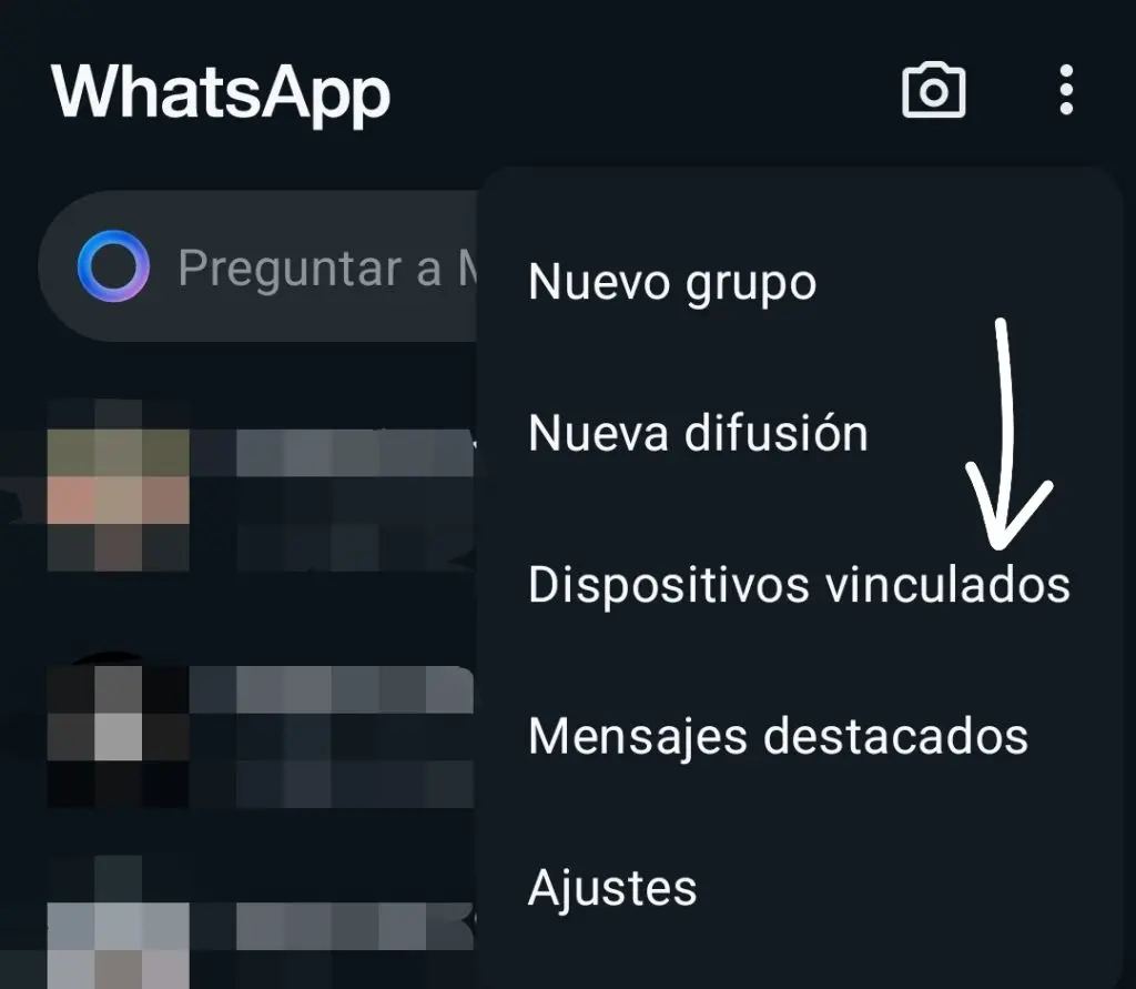 WhatsApp Web: Guía para entender su funcionamiento y sus diferencias con la App móvil 3 Selecciona Dispositivos vinculados