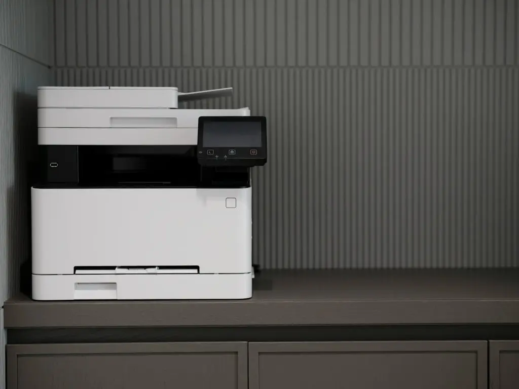 ¿Qué es el hardware externo y qué componentes incluye? 4 impresora