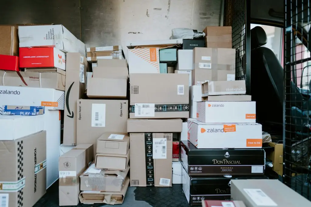 Futuro profesional de los empleados de correos: de la distribución física a la transformación digital 1 empleados de correos