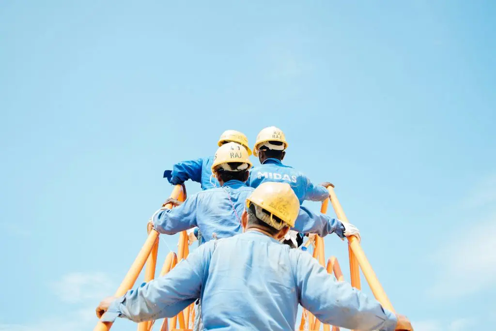 Futuro profesional de los operarios: del trabajo manual a la automatización inteligente 1 operarios