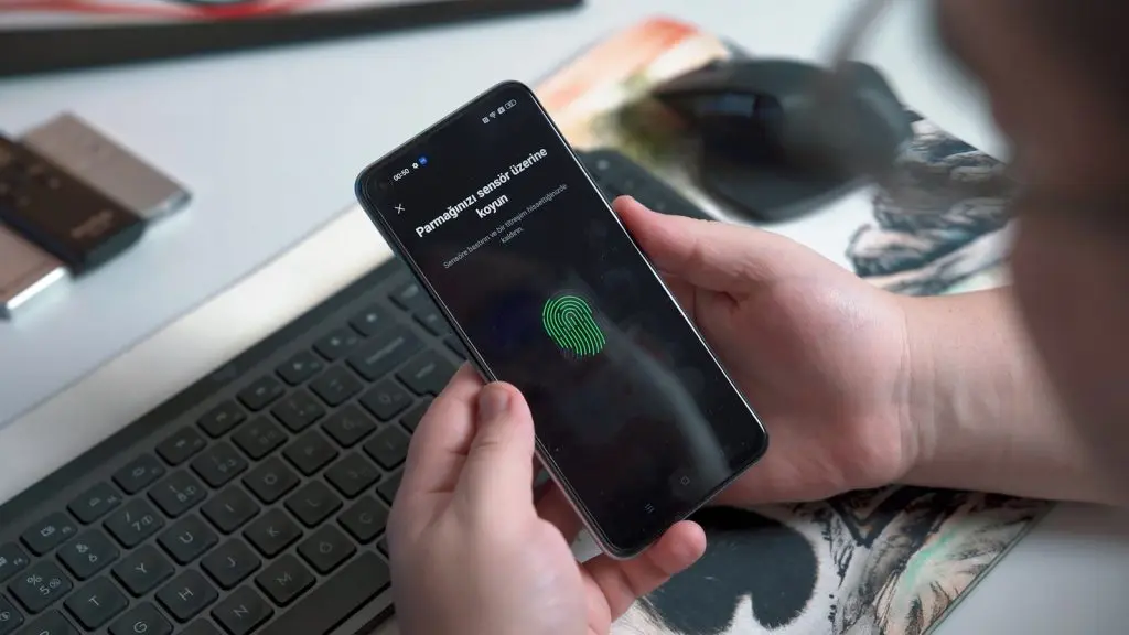 Biometría basada en IA: Proteger identidades en la era post-password 1 Biometría basada en IA