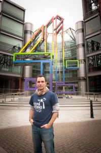 KeepCoder Jesús Hurtado en la sede de Channel 4 - UK