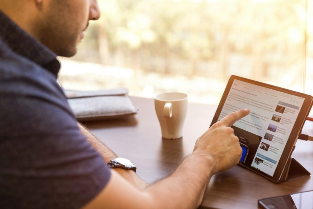 Mejor hora para publicar en LinkedIn en 2025: claves para alcanzar el máximo alcance 1 publicar en linkedin