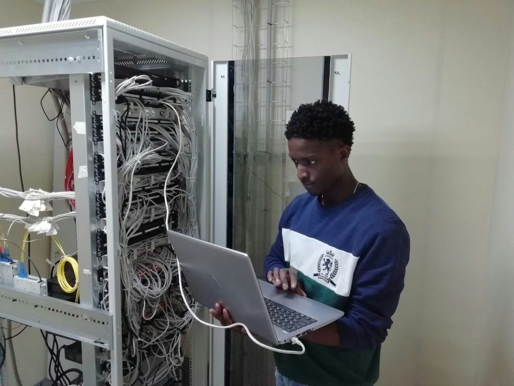 coste de infraestructura IA en DevOps